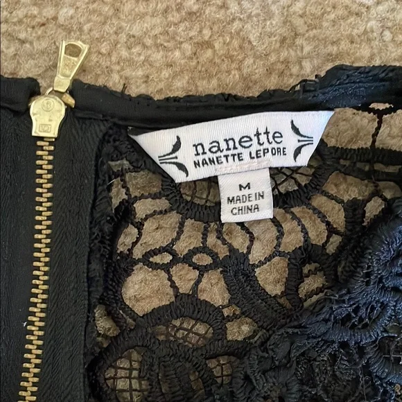 Lace Sleeveless Blouse - Picture 2 of 4